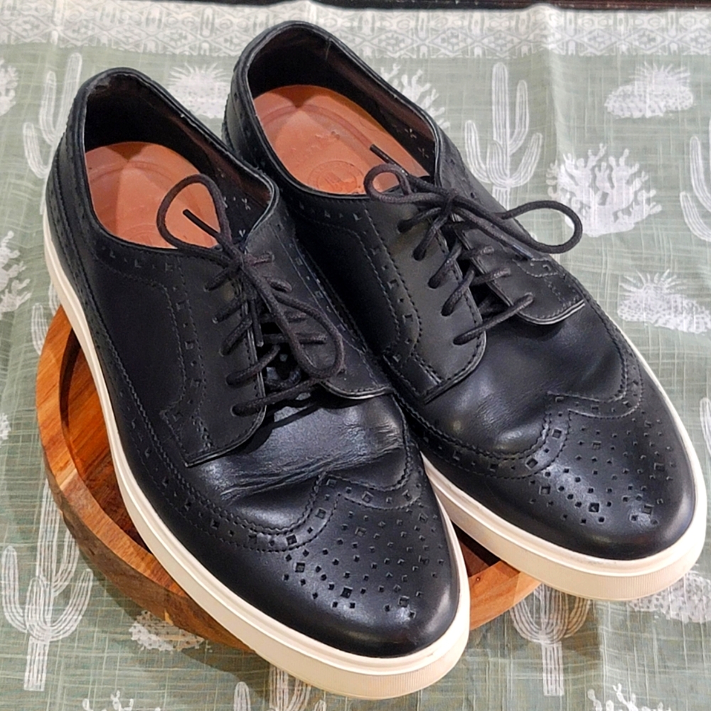 Clarks Men's Black wingtip sneakers size 9.5, (see linked video)
